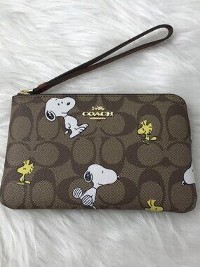 Coach X Peanuts Corner Zip Wristlet Wallet With Snoopy & Woodstock